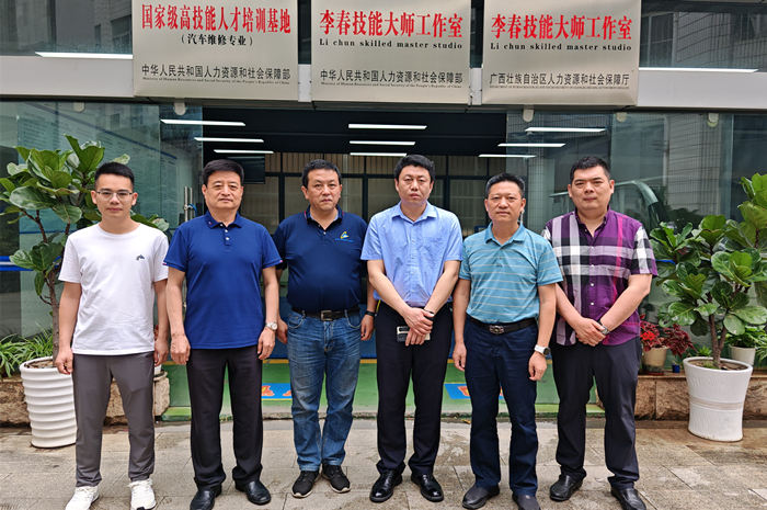 1745975272392001016.jpg 合影_副本.jpg