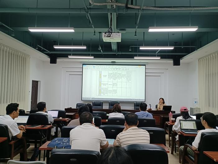 1747041155678038795.jpg 林(lín)柳波進行授課.jpg