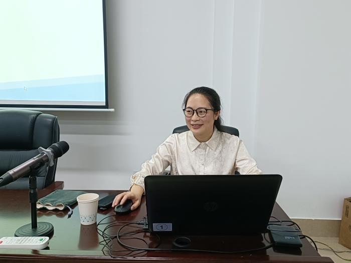 1747041174108087320.jpg 唐藝支進行(háng)授課.jpg