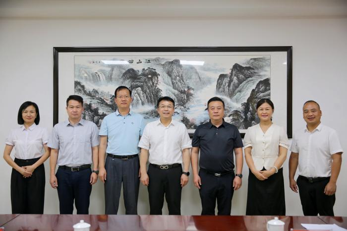 1749452526106079136.jpg 聯盟各成員單位(wèi)負(fù)責人合影.jpg