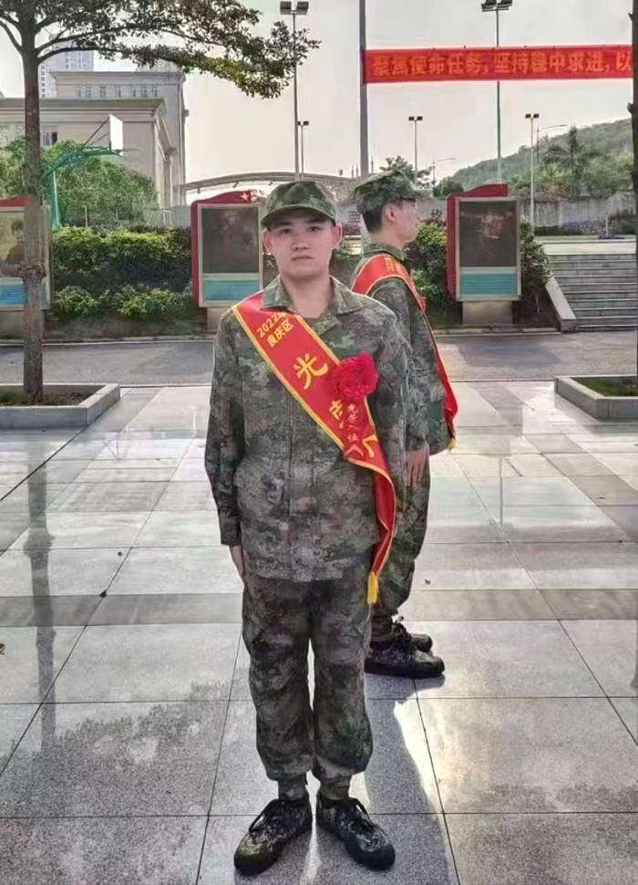 圖1：我院校友黎宣2022年（nián）9月（yuè）光榮入伍_副本.jpg