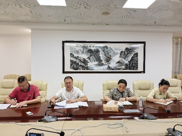 1756090704990048372.jpg 後勤服務科科長強調工作要求.jpg