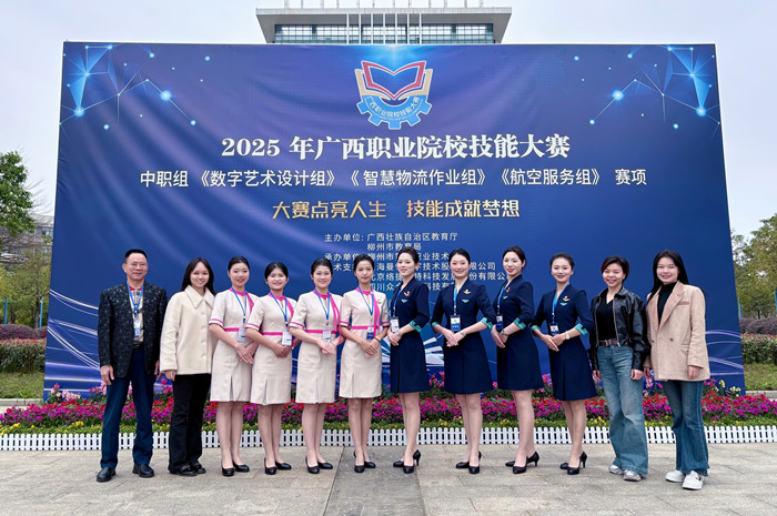 1742780637482087449.jpg 大(dà)合影_副本.jpg