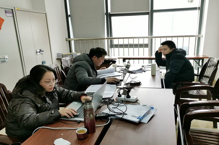 1743130210369070314.jpg 審計科采用“二對(duì)一”工作方式對學院所屬(shǔ)企業審計整改進行檢(jiǎn)查審核和指導.jpg